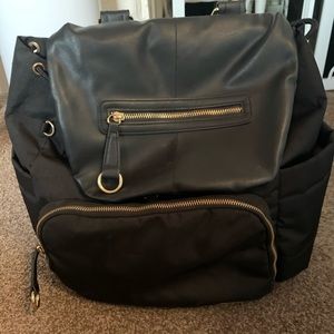 Black skiphop backpack